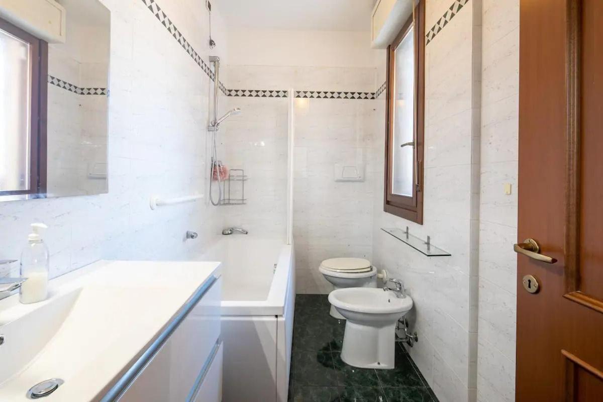 Suite Con 2 Balconi - 6 Guest Prato  Bagian luar foto