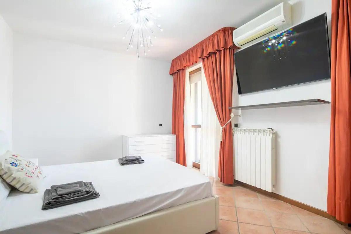 Suite Con 2 Balconi - 6 Guest Prato  Bagian luar foto