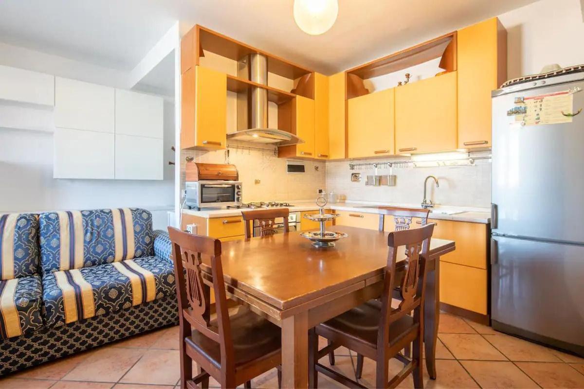Suite Con 2 Balconi - 6 Guest Prato  Bagian luar foto