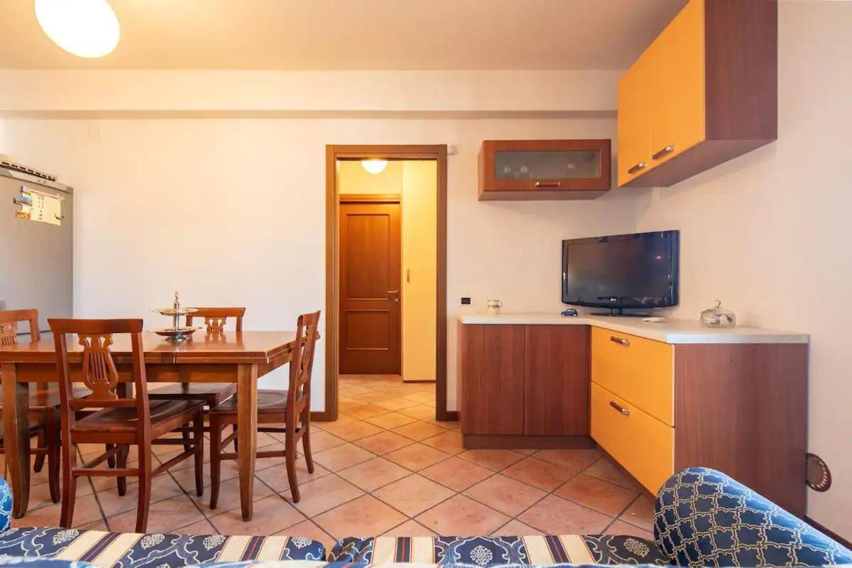 Suite Con 2 Balconi - 6 Guest Prato  Bagian luar foto