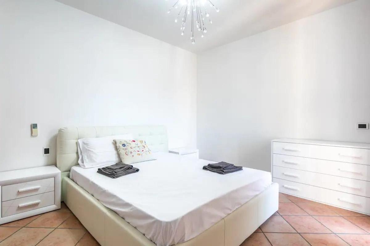 Suite Con 2 Balconi - 6 Guest Prato  Bagian luar foto